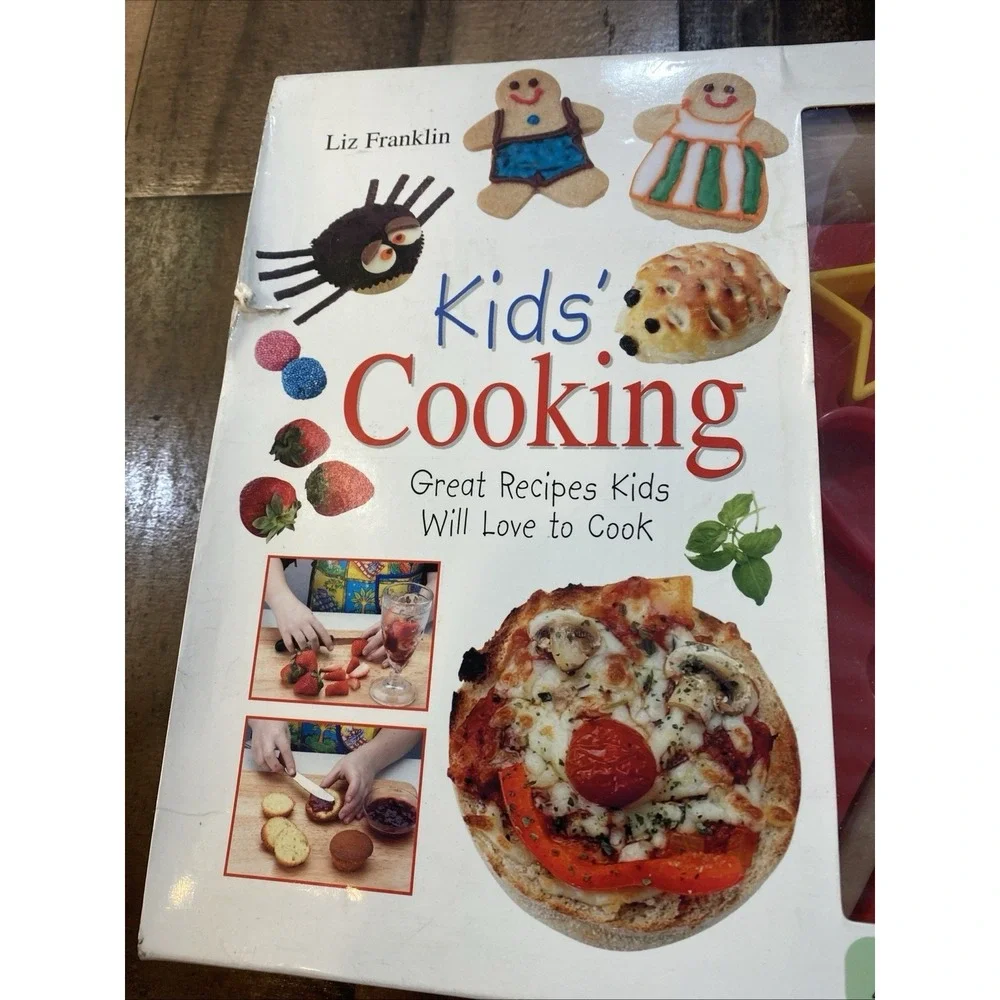 Child's 8  Piece‎ Kids Cooking Set by Liz Franklin Book With Accessories